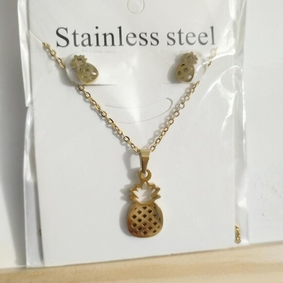 NEW- pineapple 🍍 CHAIN AND EARRING SET - Picture 1 of 4